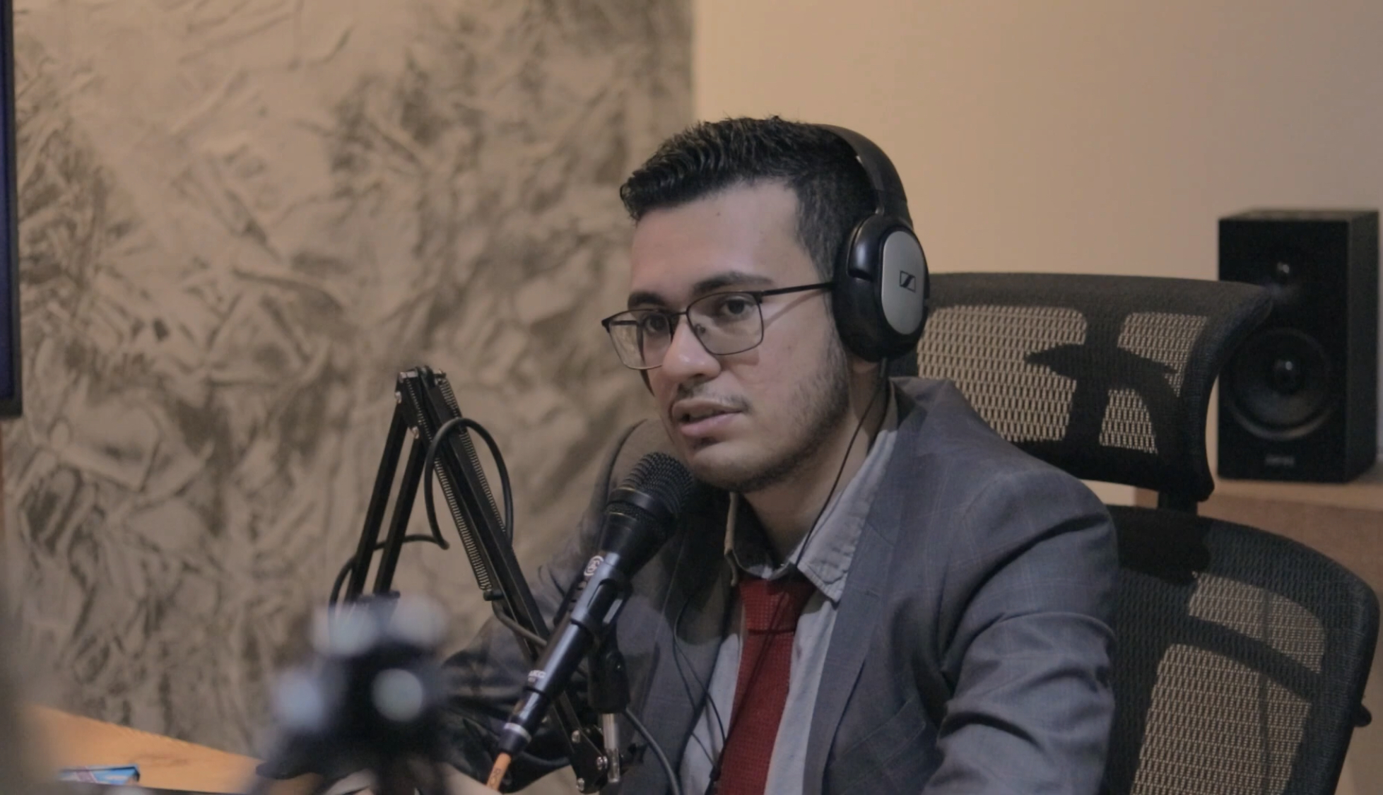 MSc. Luiz Sousa em gravação de podcast sobre saúde mental