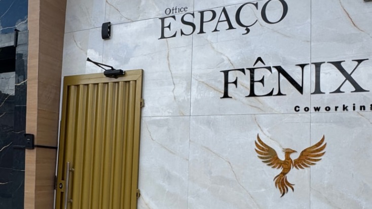 Letreiro Office Espaço Fênix em destaque