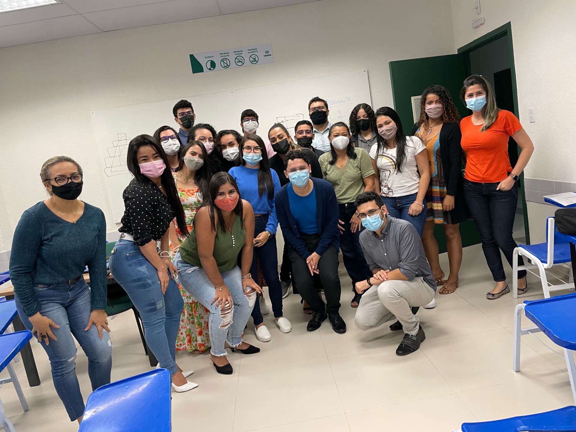 MSc. Luiz Sousa com turma de pós-graduação em psicologia